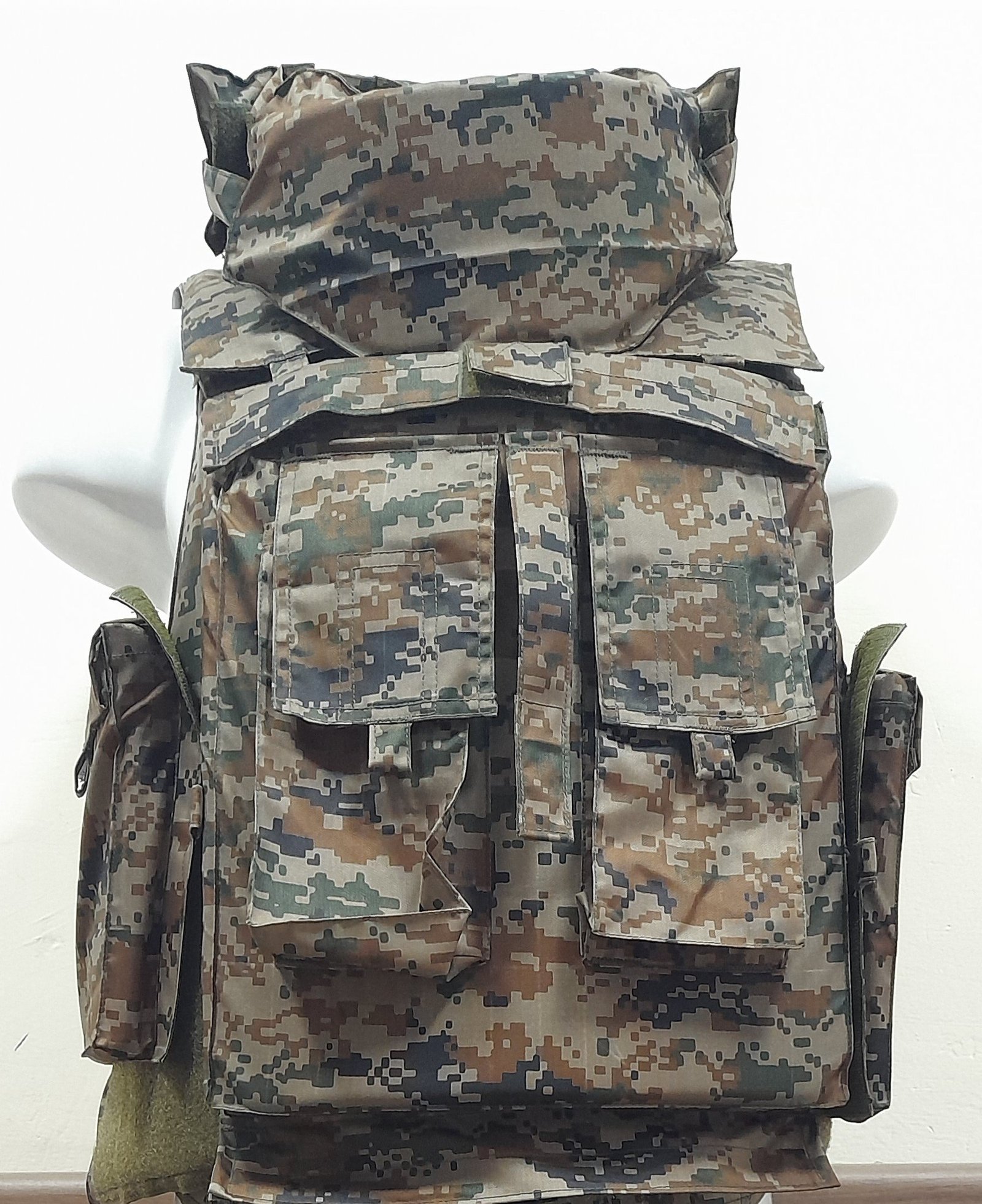 Light weight bullet proof jacket