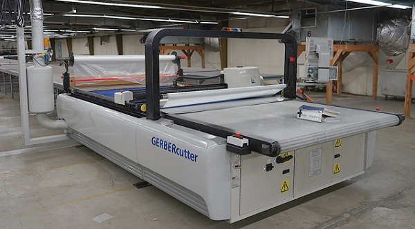 Textile fabric cutting machine