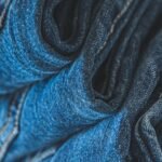 Raw vs Washed Denim for Jeans OEM: Fit, Shrinkage, and Approval Checkpoints