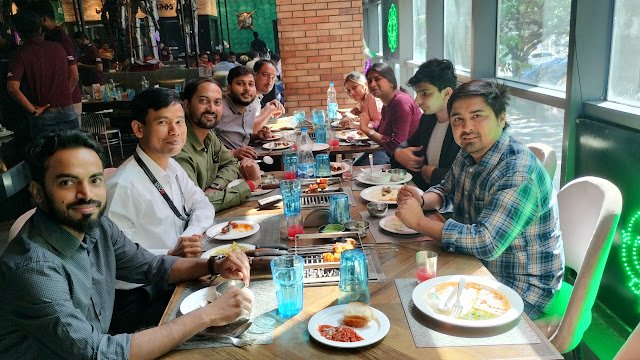 Lunh with friends Lunh with friends