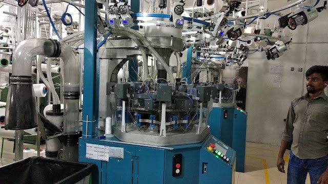 Seamless underwear and panty knitting machine